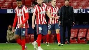 Se confirmó la lesión de Giménez y no podrá estar frente a Chelsea.