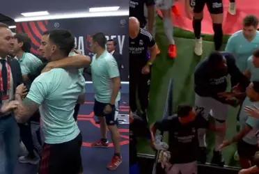 Se desató la pelea en la llegada a los camerinos de cada equipo.