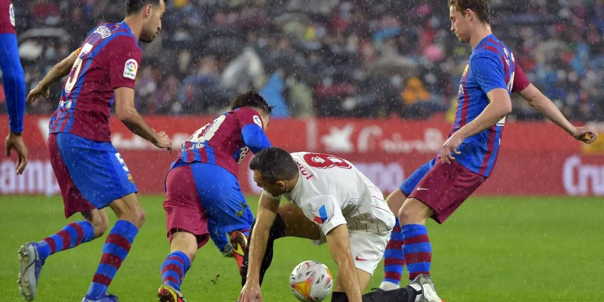 Se enfrentan en el Camp Nou el segundo y el tercero de LaLiga. Con la obligación de consolidarse en la zona de clasificación a UEFA Champions League se enfrentan Barcelona y Sevilla.