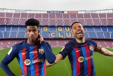 Se formó en La Masía, pero no tuvo lugar en el primer equipo y se marchó rumbo al Betis, hoy es uno de los apuntados por Xavi para el lateral izquierdo