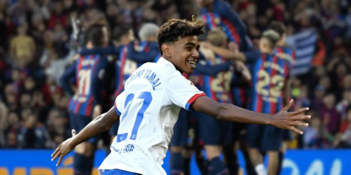 Se lo vio hacerlo durante sus encuentros en juveniles, ahora cuando fue nombrado jugador del partido también lo hizo