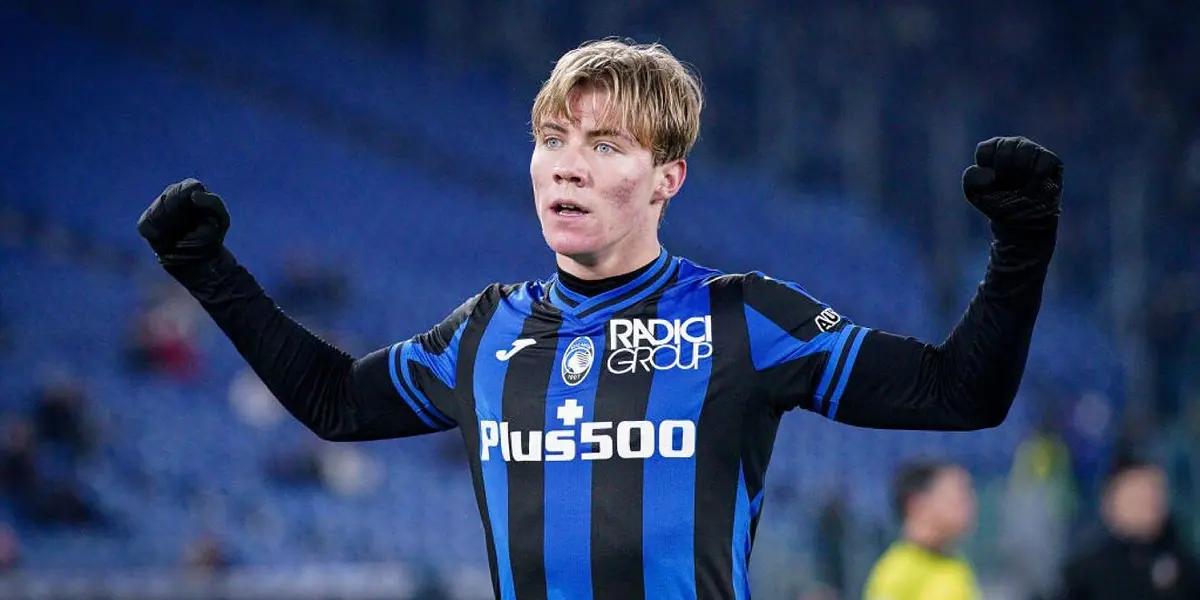 Se trata de un atacante que se encuentra en la liga italiana.