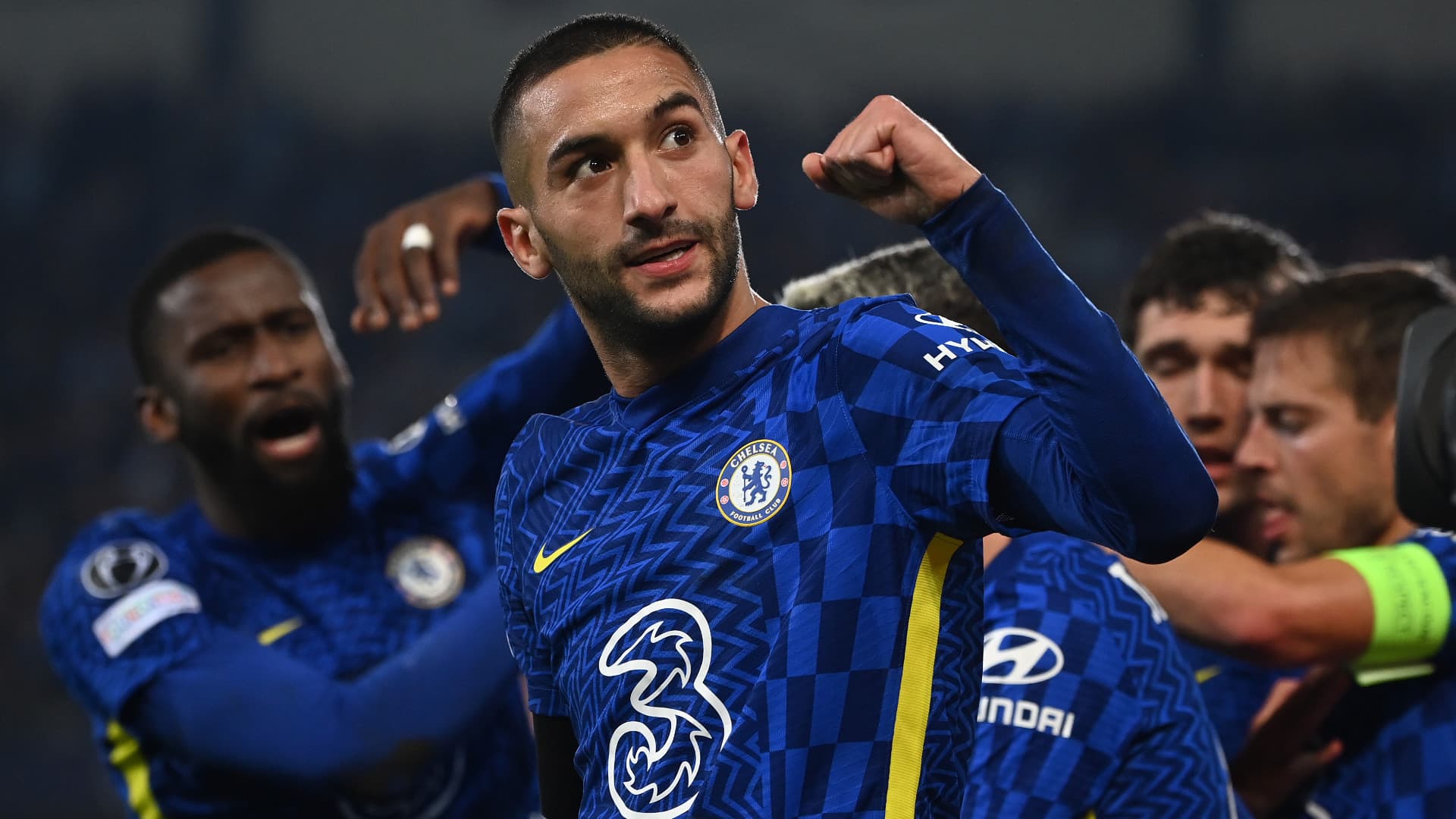 Según informa Fabrizio Romano, el equipo culé ya tiene a Hakim Ziyech como posible reemplazo en caso de que las negociaciones con el delantero español fracasen.