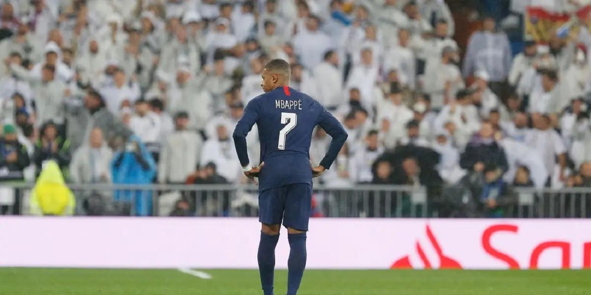 Según L'Equipe, el club parisino aún no tira la toalla por el delantero francés y esperan poder convencerle para que amplíe su contrato que termina en 2022. A partir del sábado, no obstante, está habilitado para hablar con otra entidad.