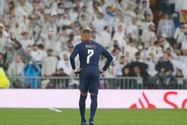 Según L'Equipe, el club parisino aún no tira la toalla por el delantero francés y esperan poder convencerle para que amplíe su contrato que termina en 2022. A partir del sábado, no obstante, está habilitado para hablar con otra entidad.