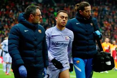 Sergiño Dest, lateral estadounidense del FC Barcelona sufrió una lesión en el muslo derecho y se perderá lo que queda de la temporada