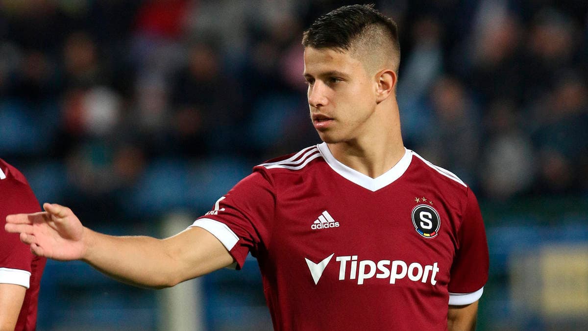 Sevilla Fútbol Club estaría cerca de contratar al atacante checo Adam Hlozek, jugador de sólo 19 años que milita en el Sparta de Praga. A continuación, toda la información de la joven promesa checa.