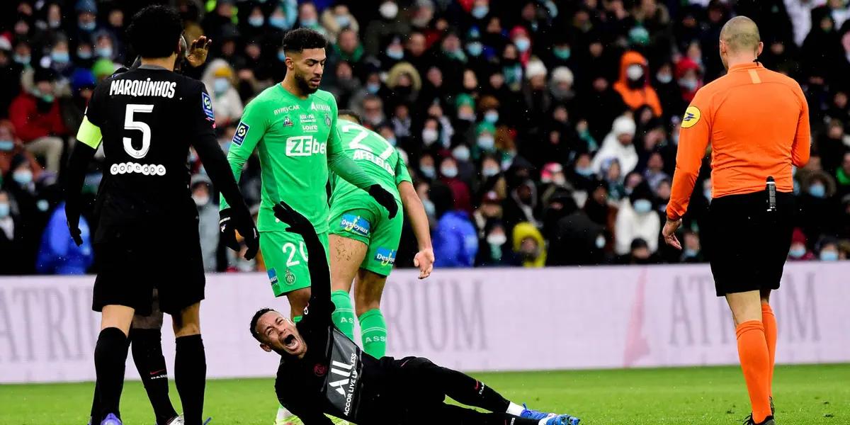 Si bien el jugador brasileño no tiene el parte medico que confirme la noticia, varios medios de Francia aseguran que el atacante podría volver a las canchas dentro de seis semanas.