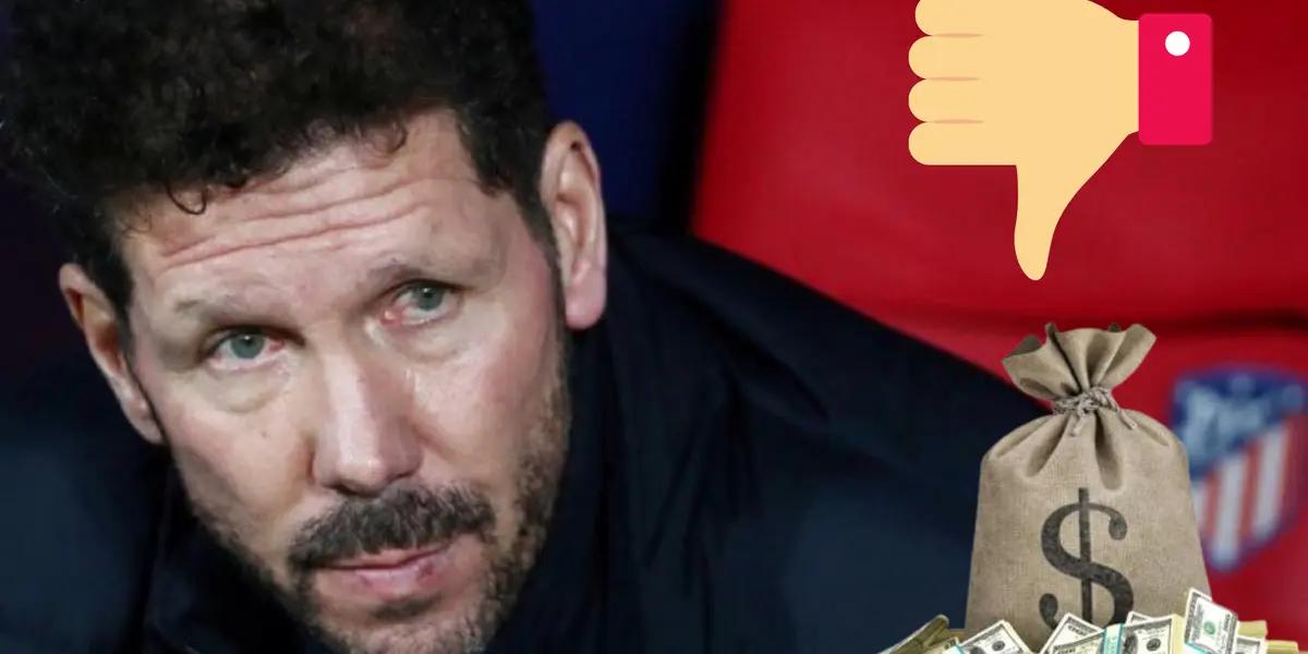 Simeone preocupado en el banquillo de Atleti. Pulgar abajo y bolsa de dinero.