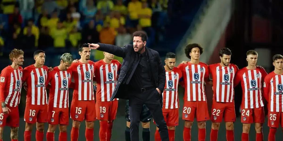 Simeone señalando, jugadores de Atleti