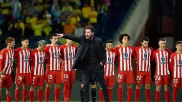 Simeone señalando, jugadores de Atleti