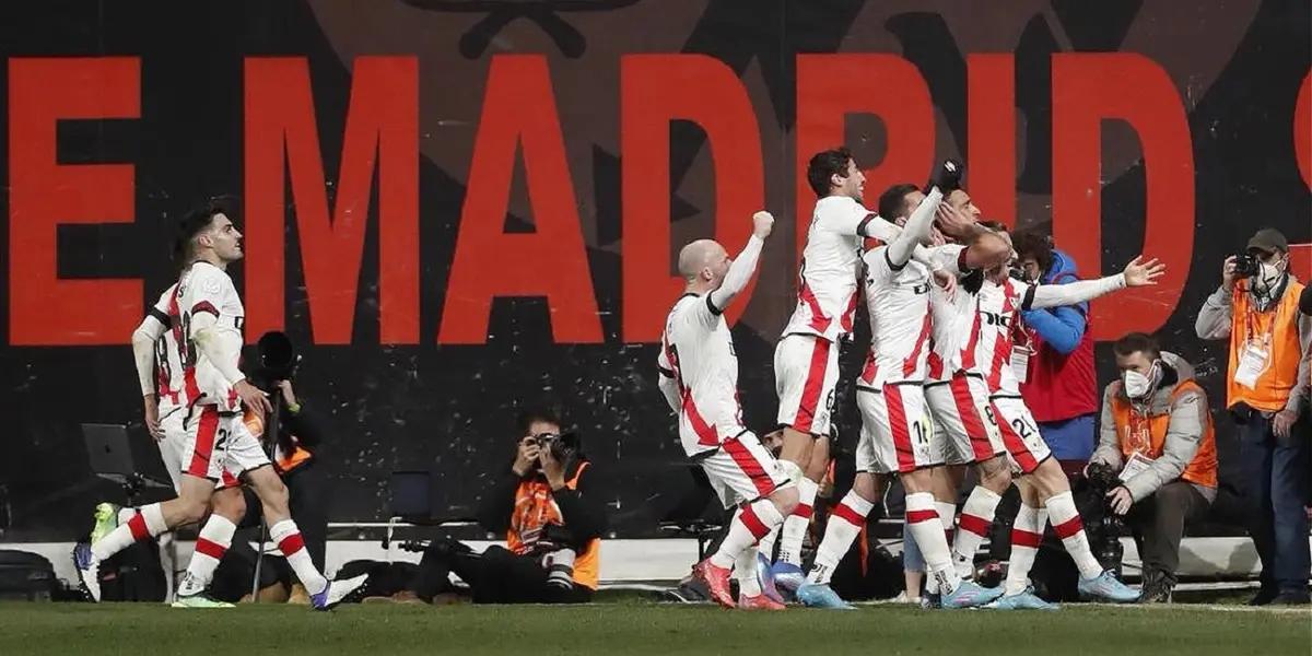Son parte de la columna vertebral de la ilusión del Rayo Vallecano, que sueña con poder llegar a la final de la Copa del Rey. Para ello, deberán revertir el resultado adverso ante el Betis, de la ida, pero ilusión sobra en la afición albirroja.