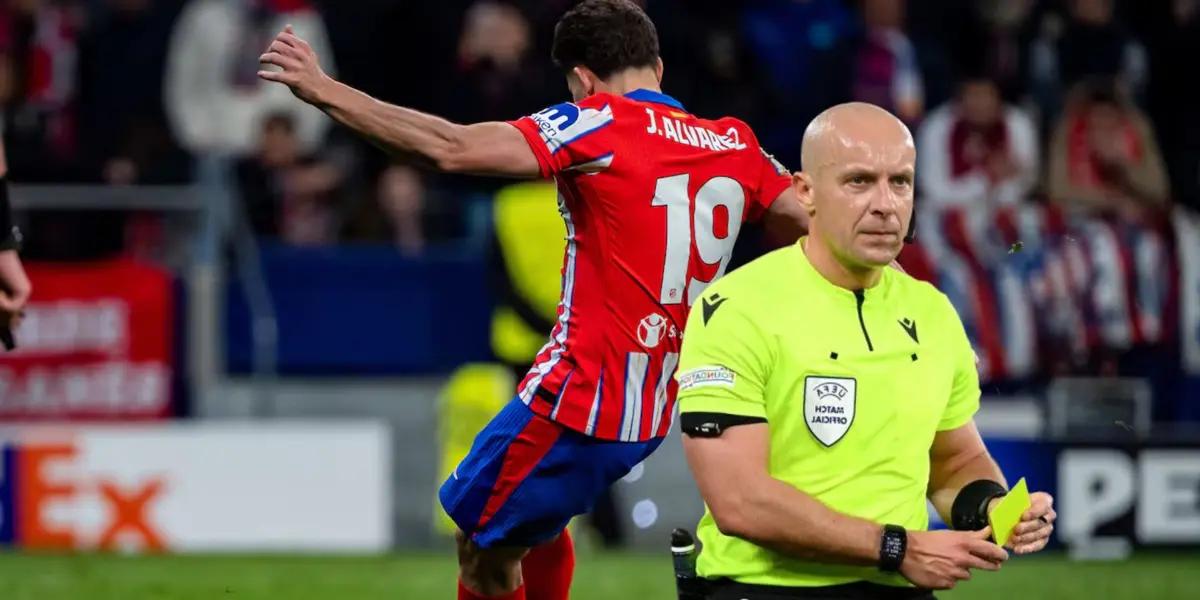 Szymon Marciniak - Julián Álvarez (Foto: X)