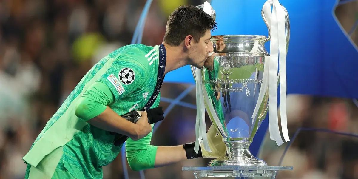 Thibaut Courtois se quedó con el trofeo Yashin, reconocimiento que es otorgado al mejor arquero de la última temporada.