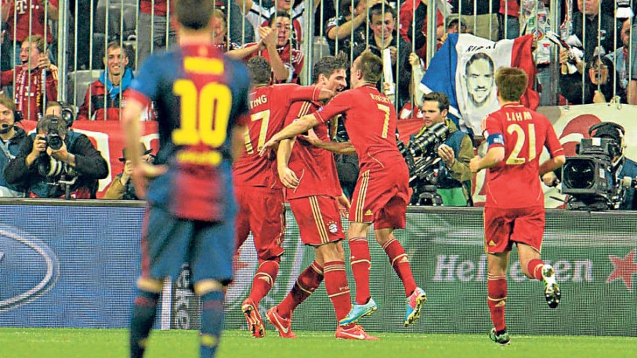 Thomas Müller, compañero de Robert Lewandowski en el Bayern Münich se quejó po la entrega del Balón de Oro a Lionel Messi. El centrocampista del equipo bávaro arengó a su equipo a demostrar el poderío de Lewandowski en el próximo encuentro ante el Barcelona en Alemania.