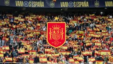 Todo Mestalla cantó el himno al unísono e hizo vibrar el campo español