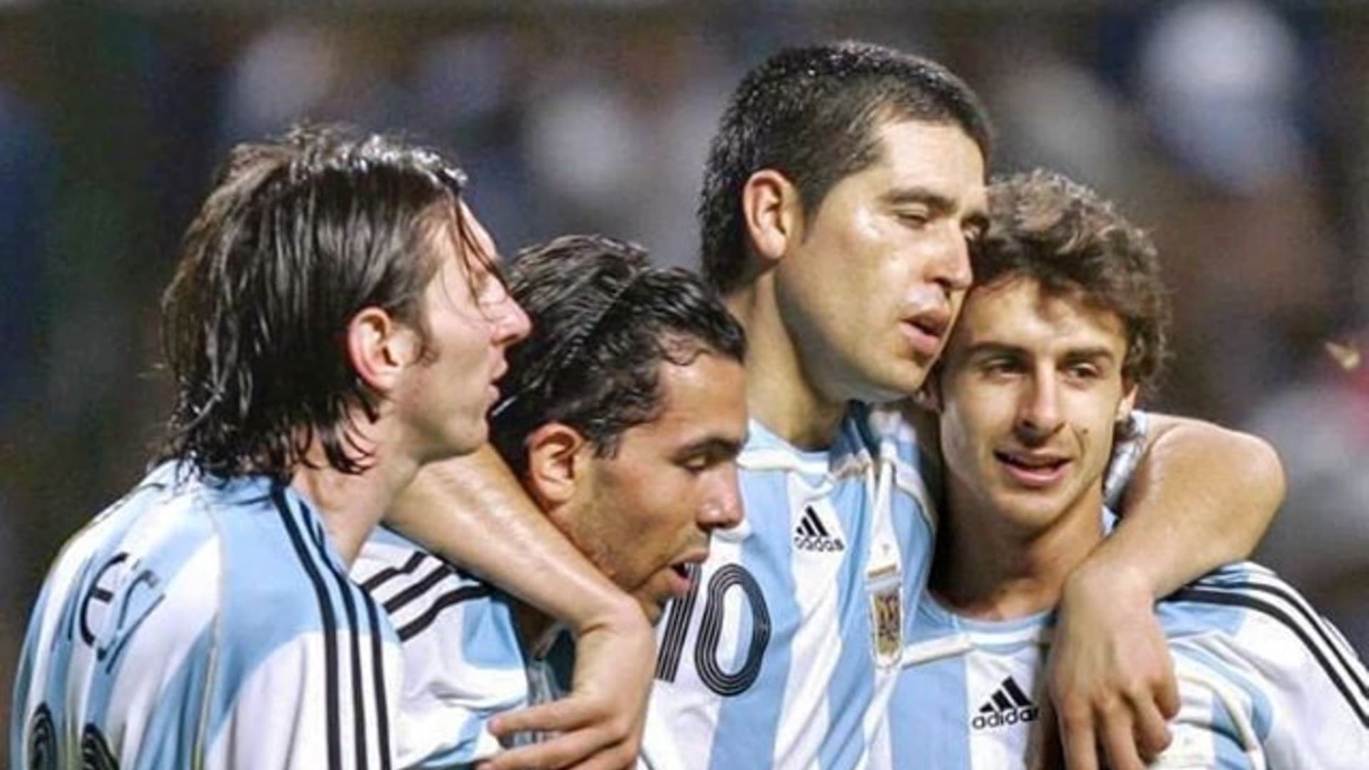 Todos los deportistas tienen a alguien como ídolo y Messi no es la excepción a la regla. El argentino siempre dejó entrever su fanatismo por él y se dio el gusto de poder compartir un título juntos.