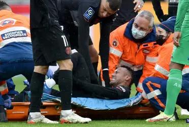 Tras sufrir una impactante lesión, el jugador brasileño dejó unas palabras en sus redes a modo de tranquilizar la situación y llevar un poco de calma tanto a su familia como a sus fans.