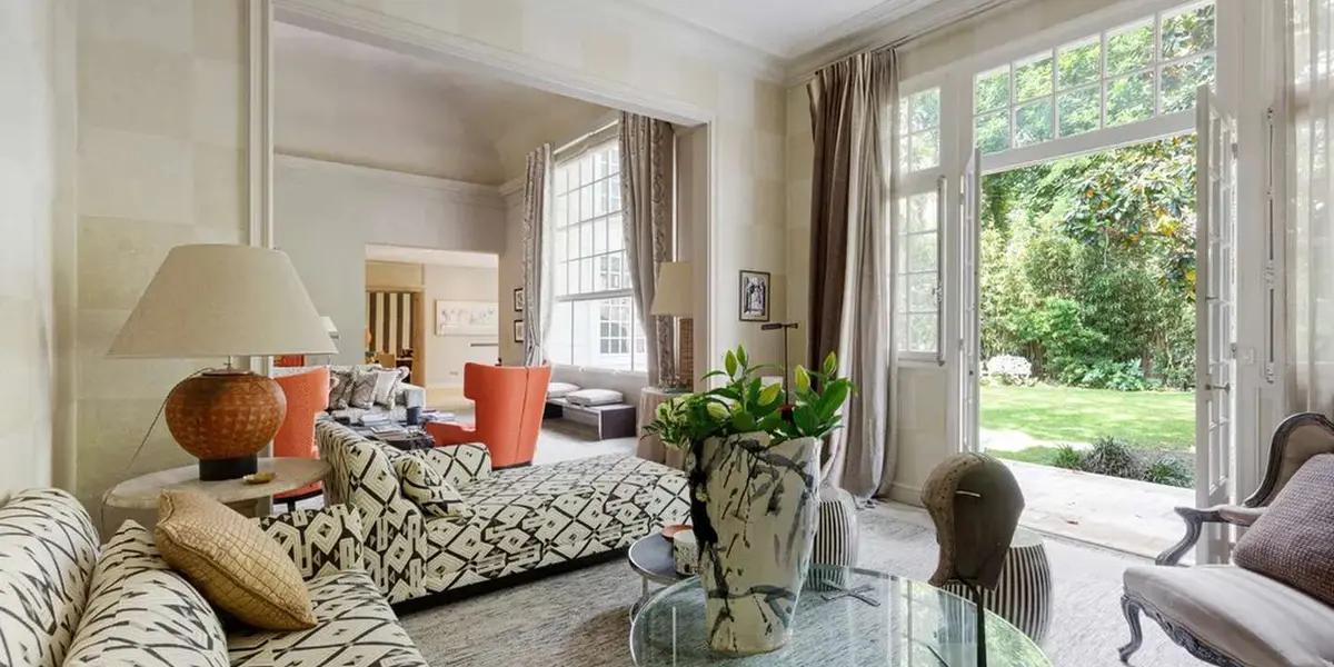 Tras más de un mes de búsqueda, finalizó la incertidumbre para los Messi en Francia. Finalmente el astro argentino y su familia optaron por una casa en la localidad de Neully sur Seine, una de las zonas más exclusivas de la capital francesa, y en la que también viven Angel Di María y Leandro Paredes, compañeros del PSG. Todos los detalles de la lujosa propiedad.