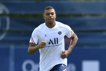 Tras varios meses de incertidumbre respecto a su futuro, Kylian Mbappé estrella del Paris Saint Germain parece comenzar a recomponer relación con la directiva del PSG. El Real Madrid, al pendiente de la situación.