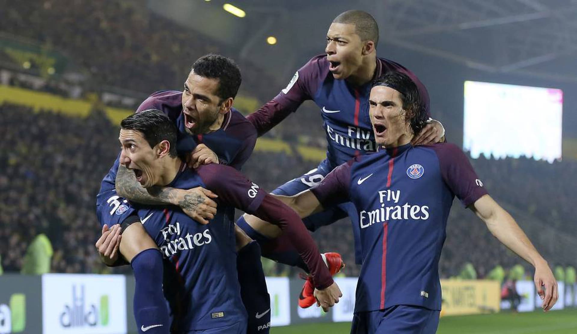 Un dato curioso que podría unir a tres máximos goleadores de la historia del París Saint-Germain sostiene que se fueron de la institución de la capital de Francia sin dejarle un euro a la institución. Pasó con Cavani, Ibarimovic y podría pasar, de no llegar a un acuerdo, con Mbappé. Una maldición que Florentino, espera, se cumpla una vez más.