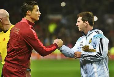 Un nuevo capítulo del histórico duelo entre los dos mejores futbolistas de este milenio tuvo lugar cuando uno de los históricos símbolos del Manchester United dio su veredcto sobre quién es el mejor jugador del mundo. ¿Cristiano Ronaldo o Messi? el debate eterno.