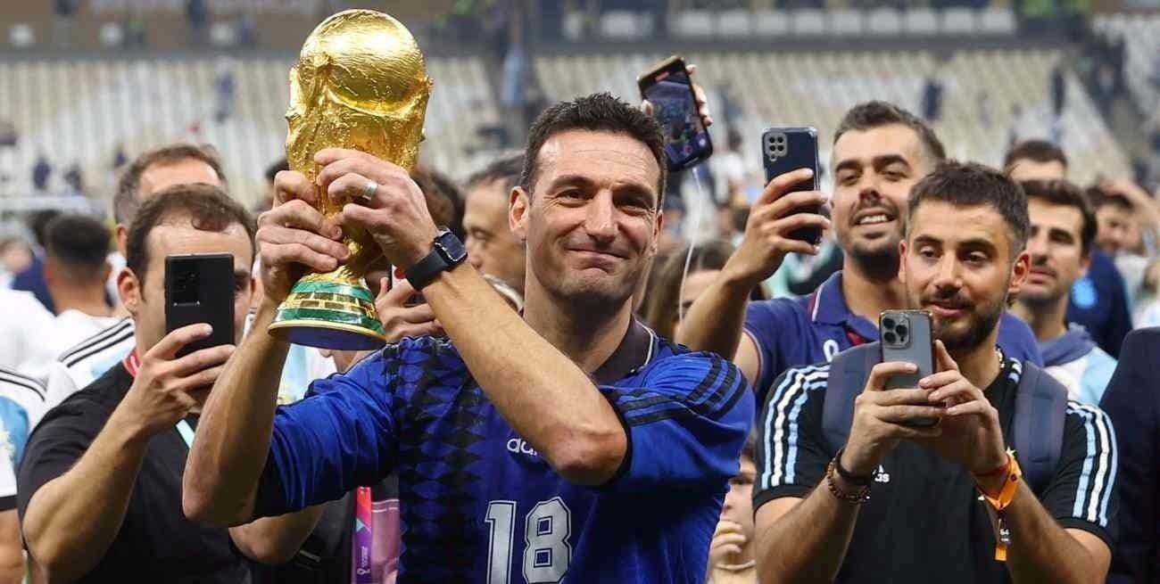 Un viejo entrenador del Merengue participó de la ceremonia y le dio el premio al actual director técnico de la Selección argentina.