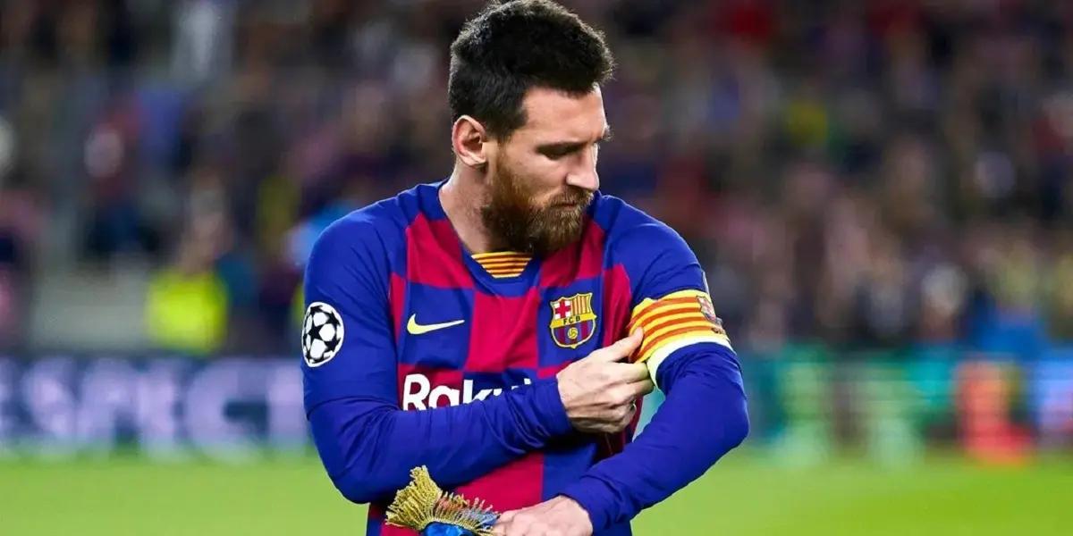 Una nueva era comenzó en el FC Barcelona tras la ida de Messi al PSG. Consumada la salida del argentino, la incógnita en Cataluña pasa por quién será el que lleve la cinta que portaba La Pulga.
