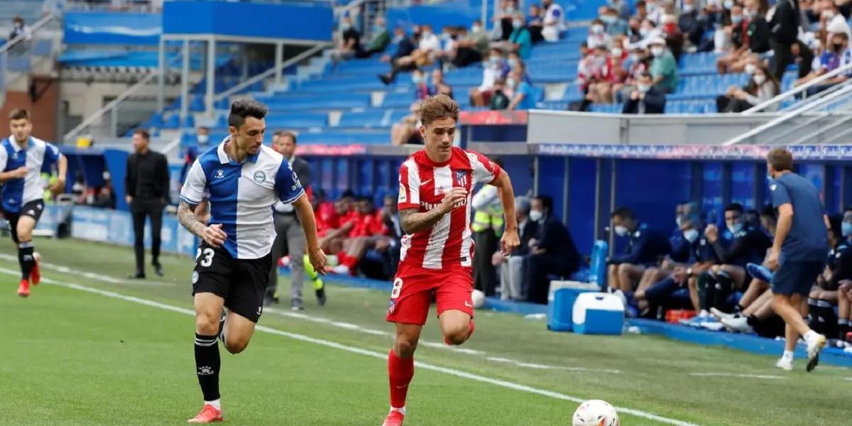 Uno de los equipos que pugna por clasificar a la próxima UEFA Champions League enfrenta a uno de los conjuntos que lucha por mantener la categoria. Atlético Madrid recibe a un Alavés necesitado de unidades.
