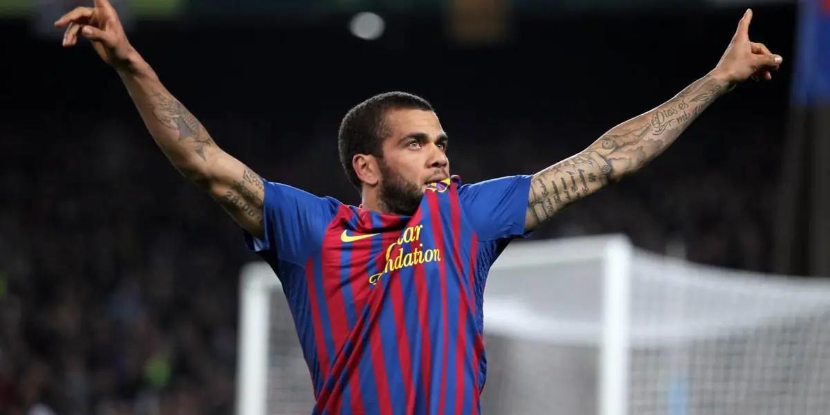 Uno de los jugadores más ganadores de la historia blaugrana esta en Barcelona en busca de un nuevo desafio como jugador, a sus 38 años el lateral no piensa en su retiro y ya esta en la busqueda de equipo. ¿Podrá volver al club donde fue tan feliz?