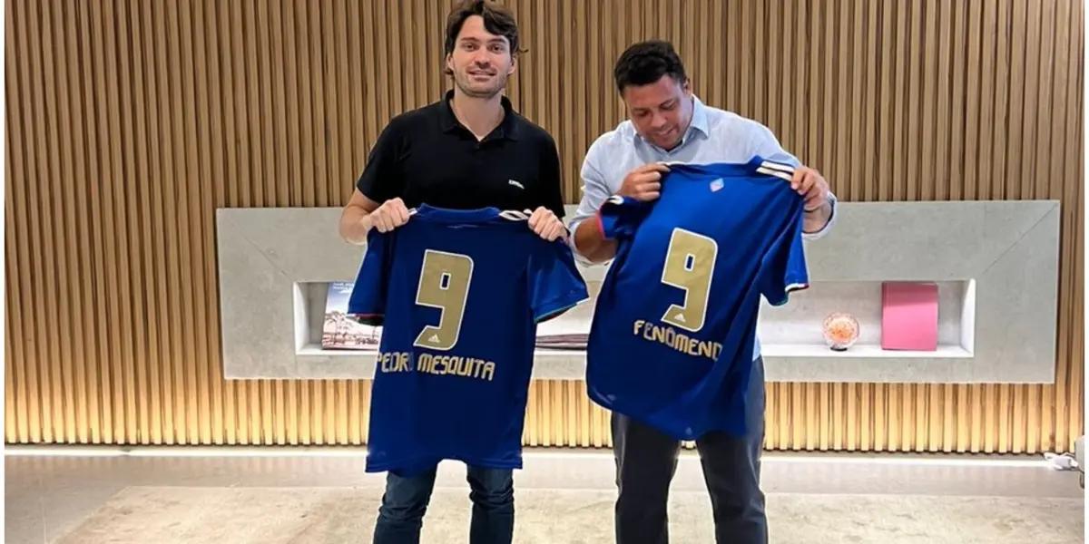 Unon de los mejores delanteros de la historia del planeta fútbol, Ronaldo Nazario, adquirió sorpresivamente el 90 por ciento del paquete accionario del club que lo vio nacer en el fútbol profesional. Cruzeiro es el segundo club que adquiere el brasileño.