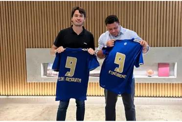 Unon de los mejores delanteros de la historia del planeta fútbol, Ronaldo Nazario, adquirió sorpresivamente el 90 por ciento del paquete accionario del club que lo vio nacer en el fútbol profesional. Cruzeiro es el segundo club que adquiere el brasileño.