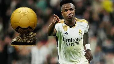 Vinicius con la camiseta del Real Madrid y el Balón de Oro.