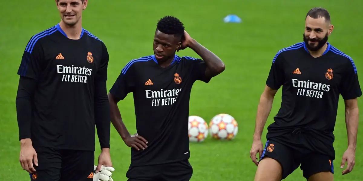 Vinicius estaba en otra situación totalmente distinta mientras Karim Benzema estaba despedido como leyenda del Real Madrid