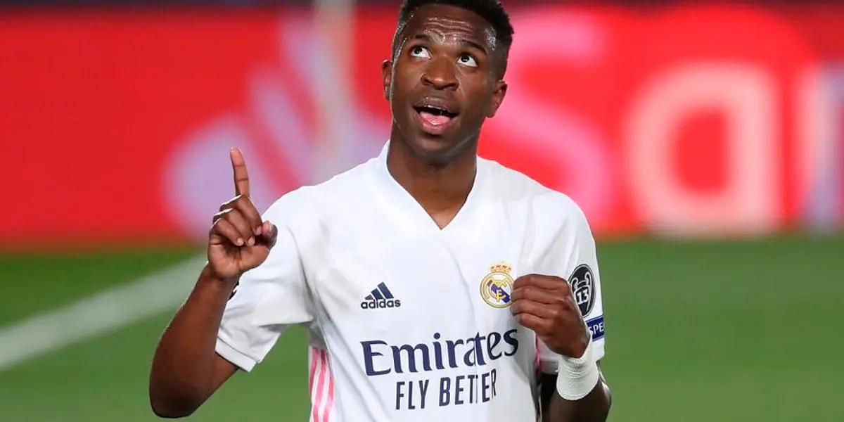 Vinicius Jr. ya sabe que su renovación contractual con el Real Madrid, en la cual podría pasar a cobrar 15 millones de euros, será tratada en Junio mientras el club gana tiempo para cerrar los fichajes de Haaland y Mbappé.