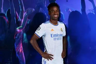 Vinicius Junior hizo un doblete ante el Valencia y luego se lo vio con una mujer en el estadio Bernabéu