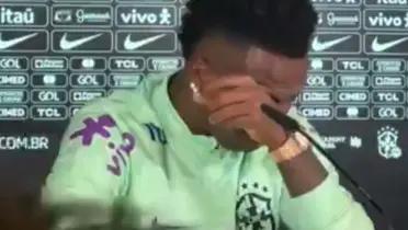 Vinicius Junior no aguantó y se fue a las lágrimas en plena rueda de prensa, por todos los insultos que le han dado