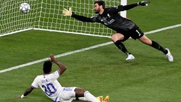 Vinicius sigue con su buena racha goleadora en Champions League anotando un doblete con dos goles preciosos