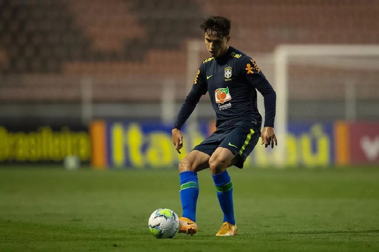 Vinicius Zanocelo, mediocentro de 21 años del Santos, es una de las nuevas joyas del siempre emegente futbol brasileño. Los equipos andaluces pujan por sus condiciones y preparan una verdadera fortuna por su ficha.