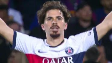 Vitinha, jugador del PSG, anotando ante el FC Barcelona en Montjuic