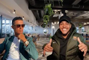 Vítor Roque tuvo su primer día en Barcelona y en la noche cenó en un conocido local de la ciudad junto a su familia