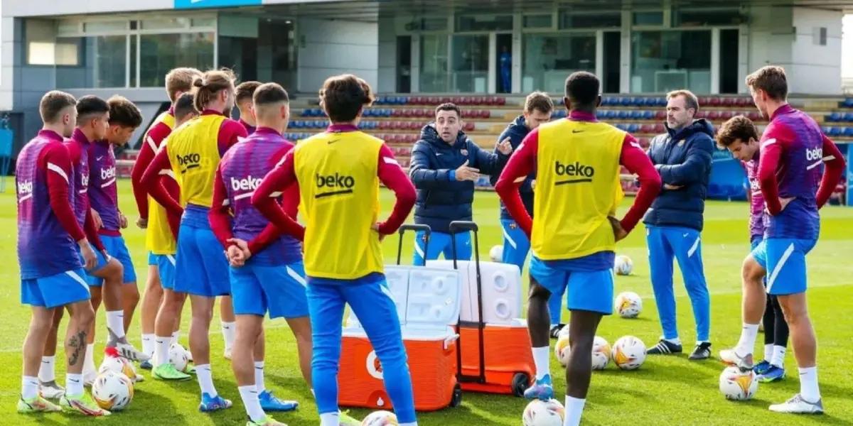 Xavi Hernández habló con sus jugadores porque se siente solo en el FC Barcelona y además atacado