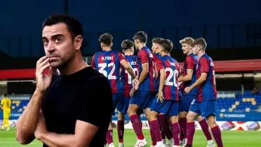 Xavi Hernández y algunos de los jugadores del filial