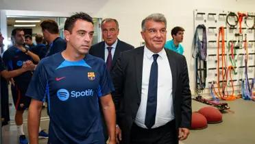 Xavi Hernández y Joan Laporta, del FC Barcelona