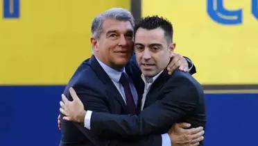 Xavi Hernández y Joan Laporta, del FC Barcelona
