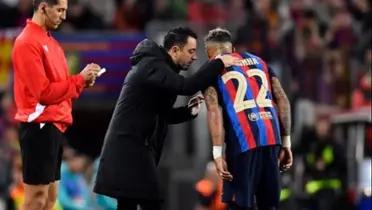 Xavi Hernández y Raphinha en el FC Barcelona