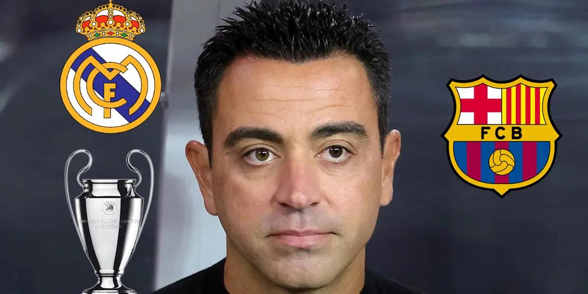 Xavi serio mirando al escudo del FC Barcelona. Escudo del Real Madrid y debajo la Champions League.