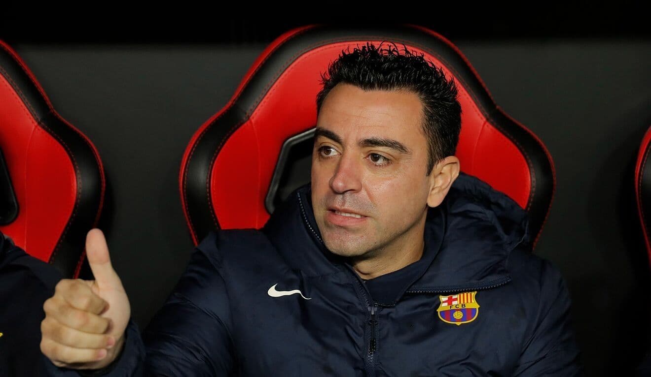Xavi volvió a hablar de la renovación del delantero, pidiéndole públicamente que reconsidere el monto que pretende.