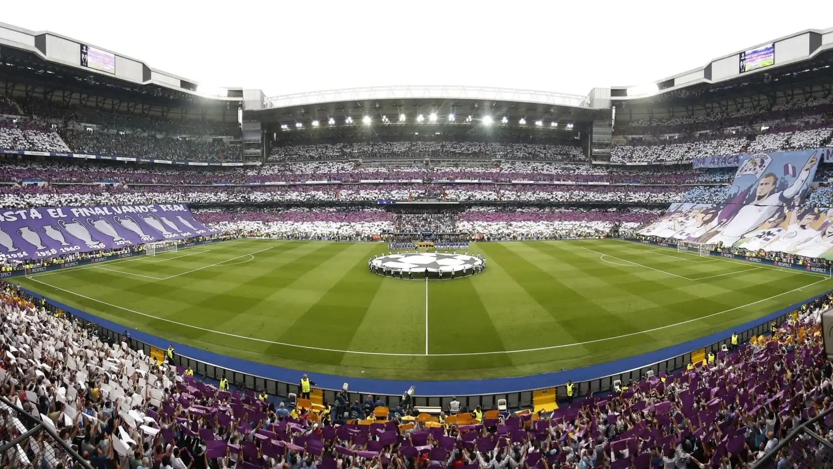 Ya están disponibles los tickets para acceder a una nueva edición del derbi español entre el Real Madrid y el Barcelona. Detalles y como acceder a una entrada para ver uno de los encuentros más vibrantes del torneo.