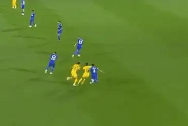 Ya tenía tarjeta amarilla y por este sin sentido, el Barça se queda con uno menos